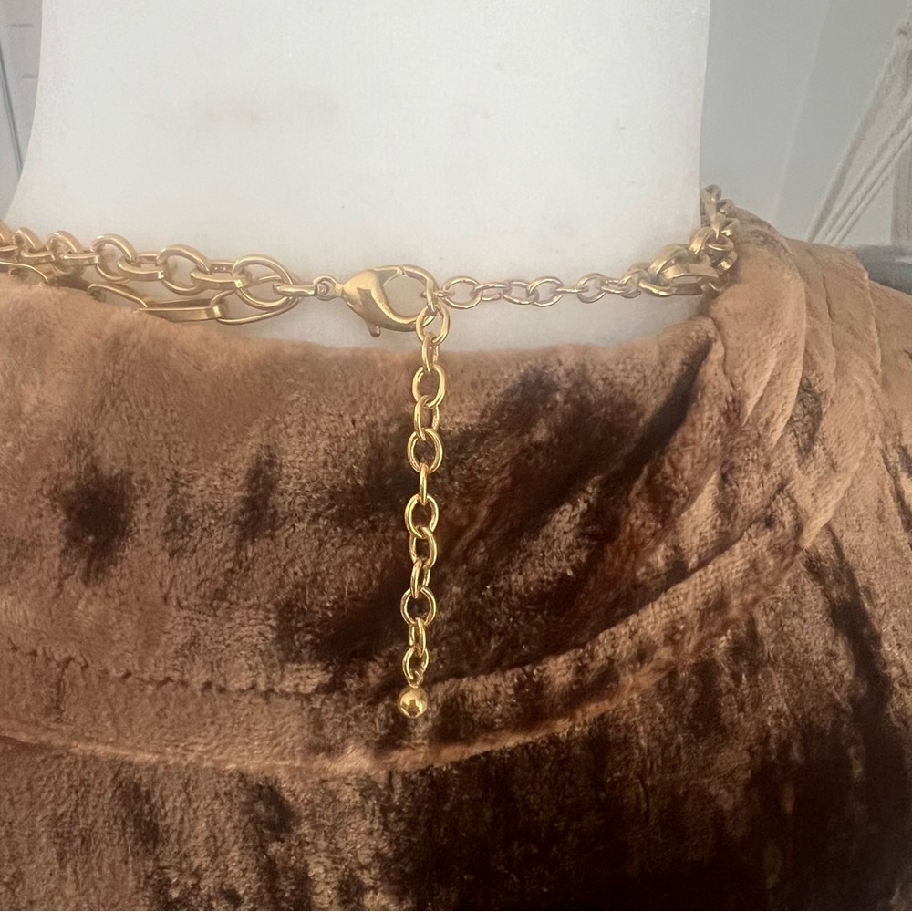 Gold Chain Necklace Set - Picture 3 of 3